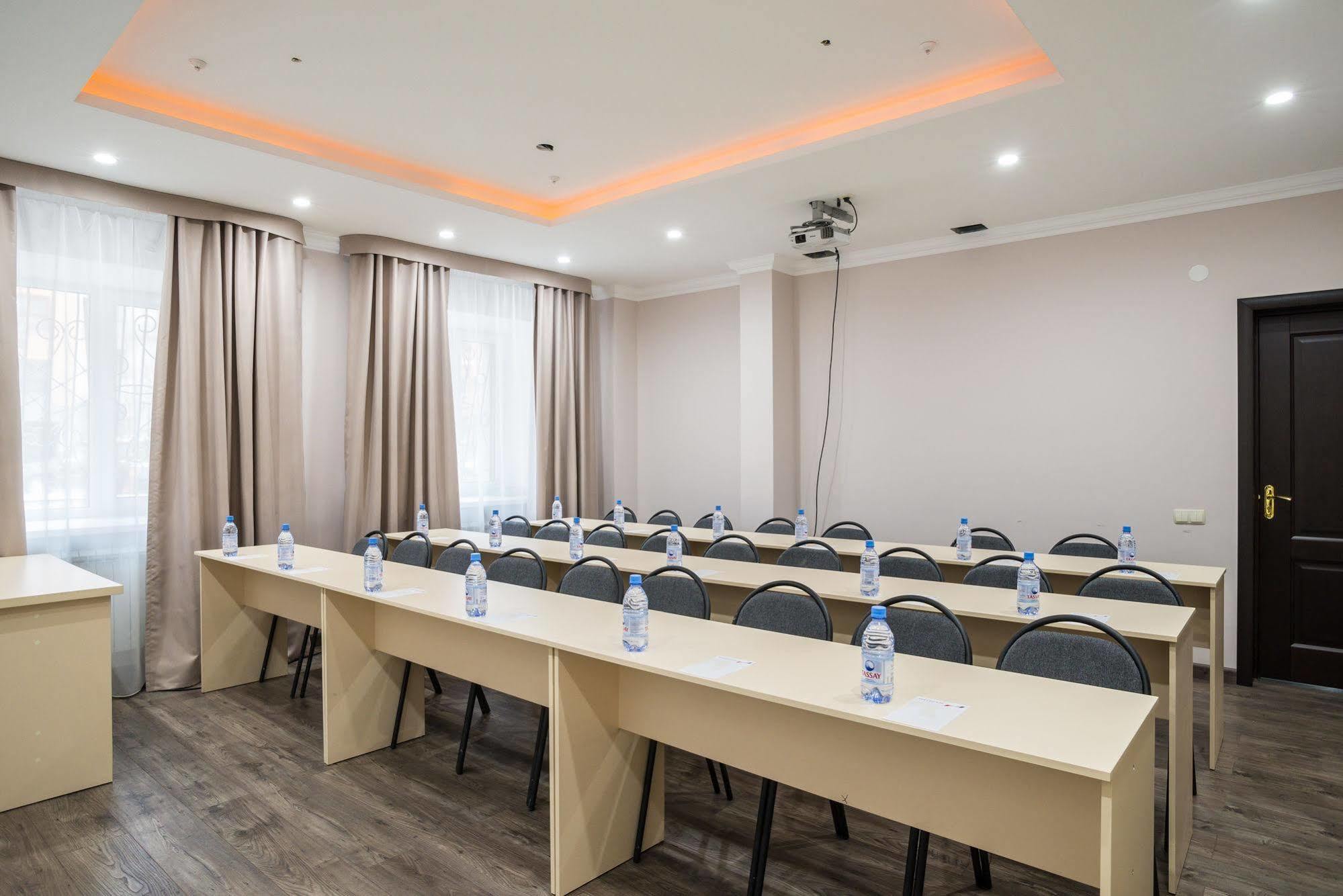 Red Village Hotel Astana Luaran gambar